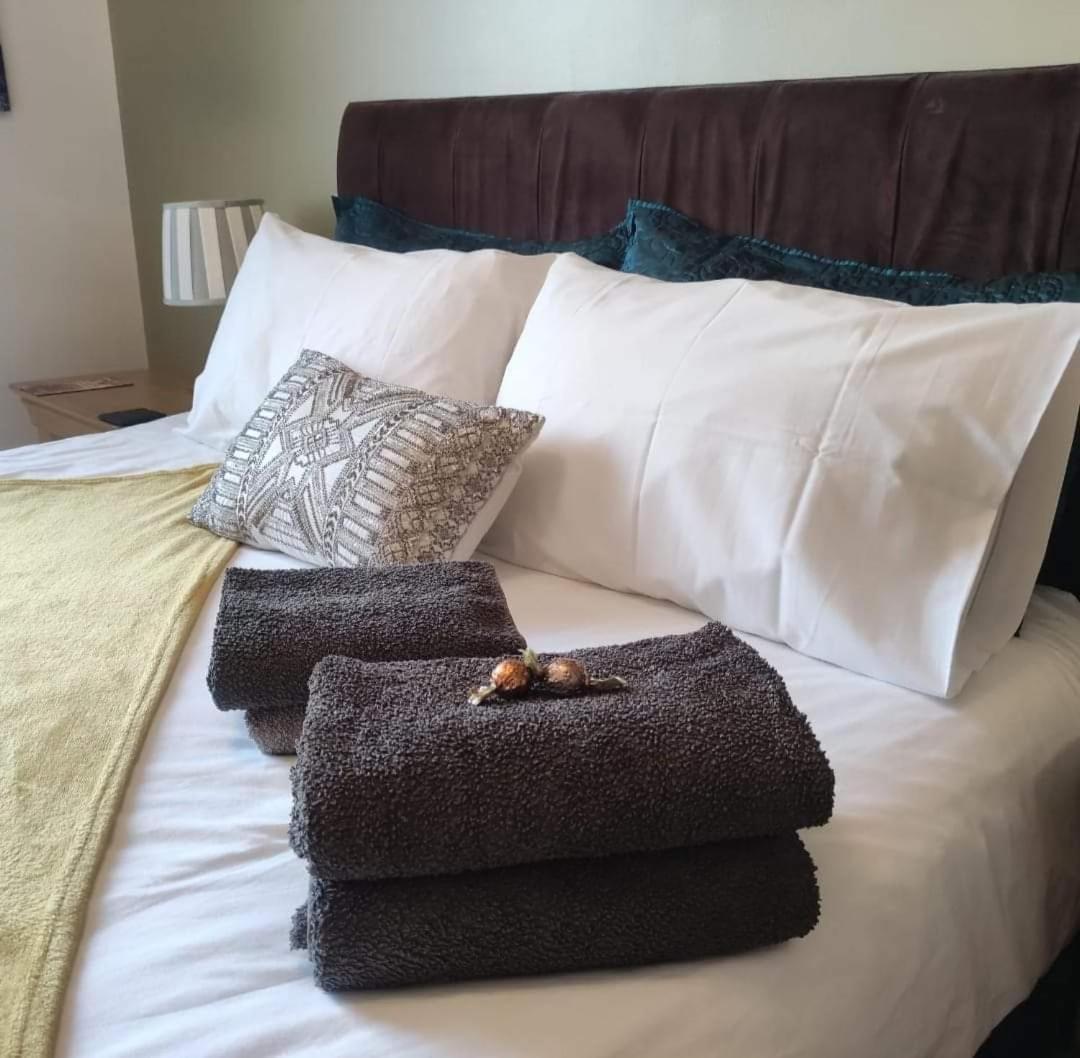 Lovely 1 Bedroom Apartment プリマス エクステリア 写真